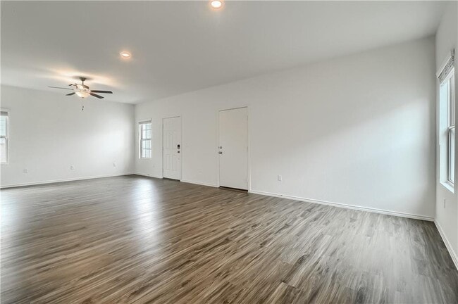 Building Photo - 7213 Tonka Ln