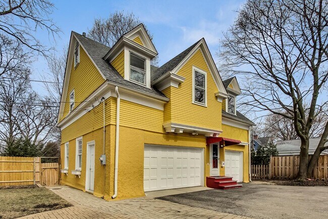 Building Photo - 1327 Church St