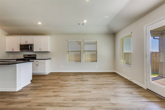 Building Photo - 513 Tidal Dr