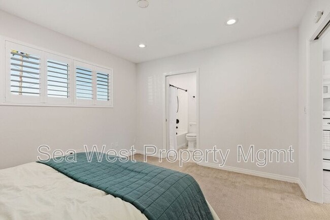 Building Photo - 3267 Bernardo Ln