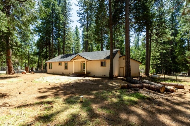 Building Photo - 6885 Kings Row Dr