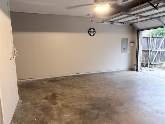 Building Photo - 807 Burr Oak Dr