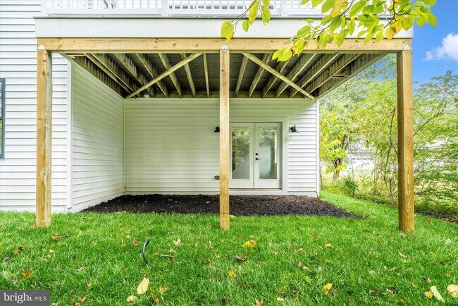 Building Photo - 801 Cedar Ave