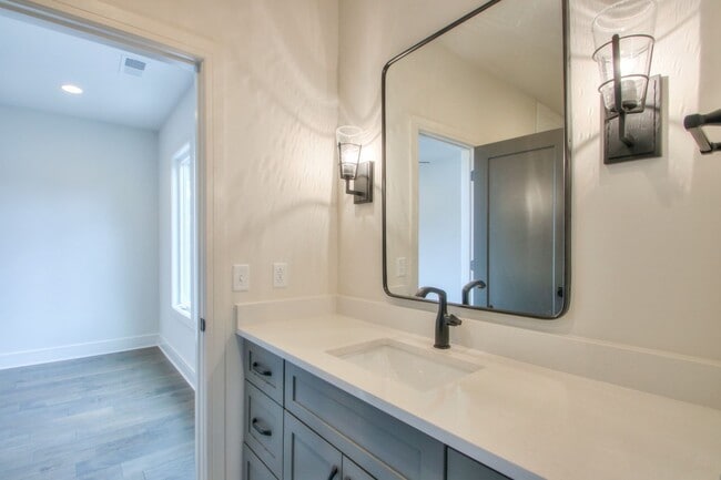 Building Photo - Welcome To Nashville!