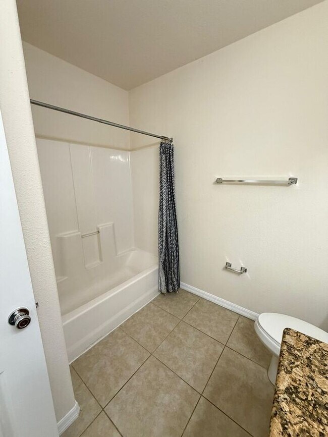 Building Photo - Beautifully Updated 3-Bedroom Townhouse in Kissimmee – Gated Community with Pool