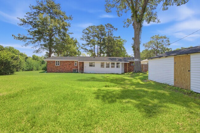 Building Photo - 12433 Deerfield Rd