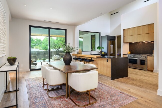 Building Photo - 5023 Lilac Ln