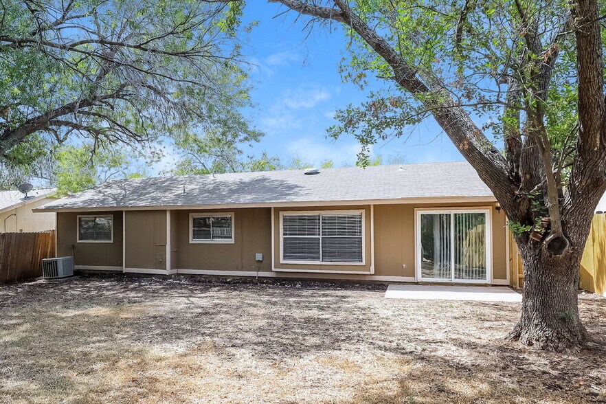 Building Photo - 1030 Honey Tree St