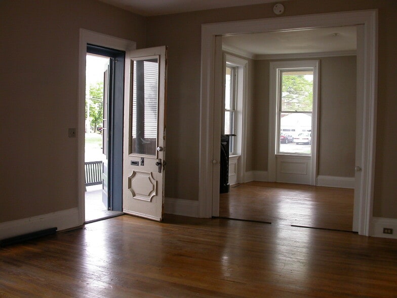 Building Photo - 110 Stone St