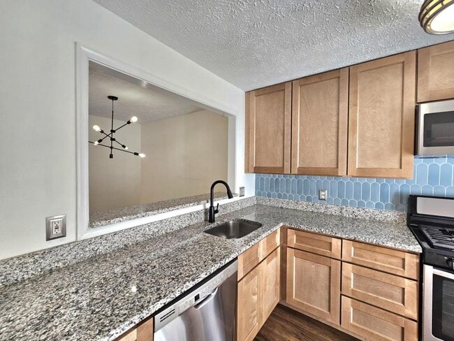 Building Photo - 7660 Willow Point Dr