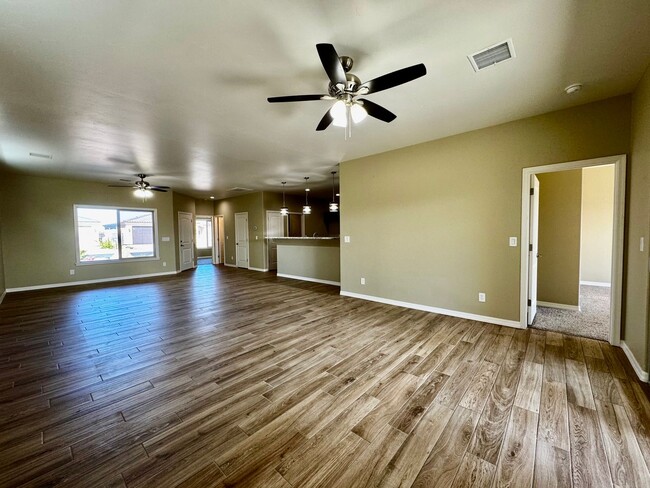 Building Photo - Very Clean Newer Mohave Valley Home