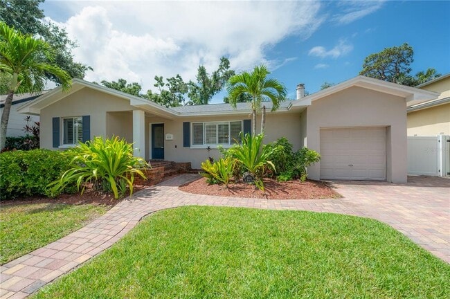 Primary Photo - 4620 W Beach Park Dr