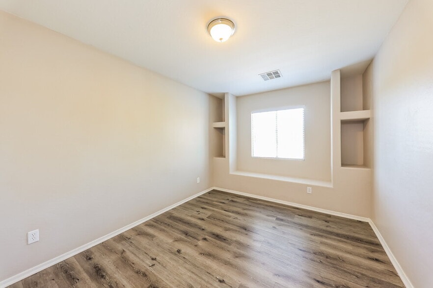 Building Photo - 591 S 167th Dr
