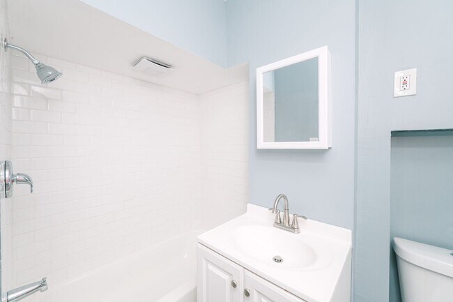 Building Photo - Move in special! Newly renovated 3 bedroom...