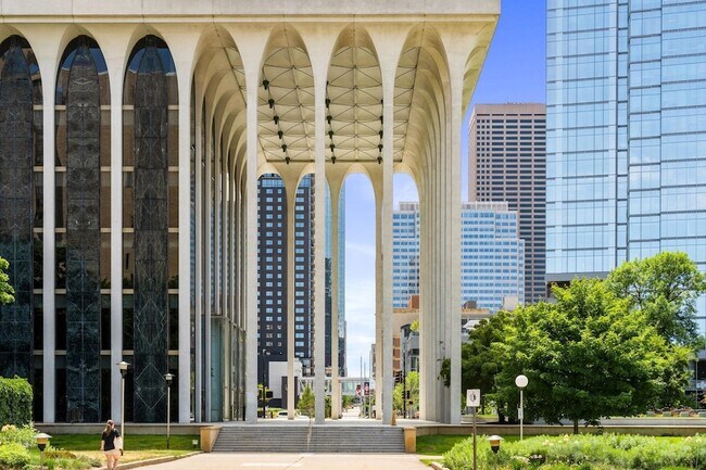 Building Photo - 19 S 1st St