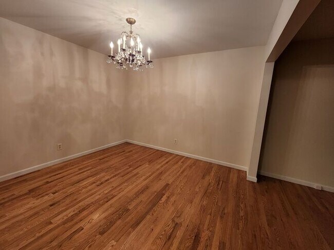 Building Photo - Two Bedroom Two Bath Condo with Pool Access