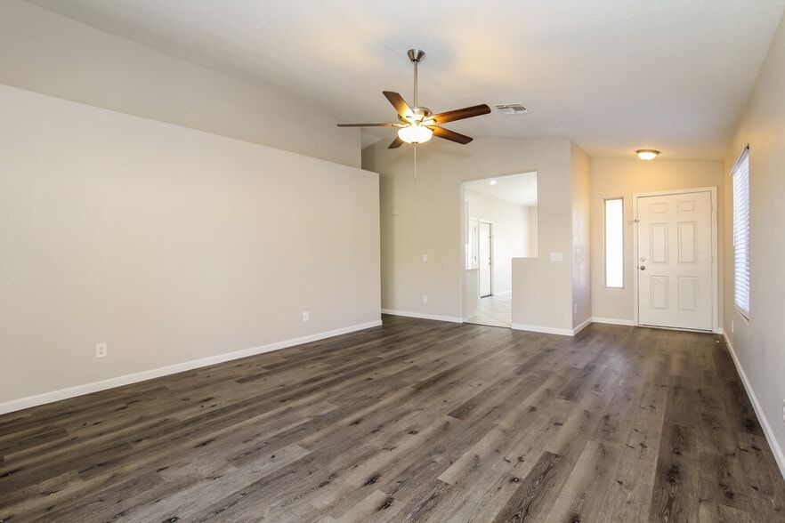 Building Photo - 3621 S 73rd Dr