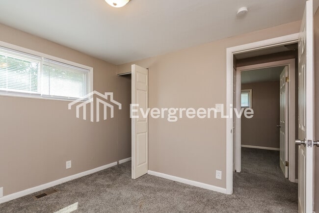 Building Photo - 4014 Woodcliffe Ave