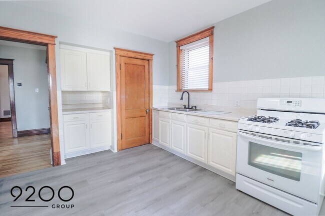 Building Photo - Newly Renovated 2Bed/1Bath in Charming Sou...