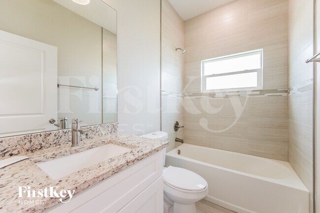 Building Photo - 3757 NE 14th Ave