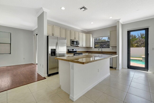 Building Photo - 972 NE 193rd Terrace