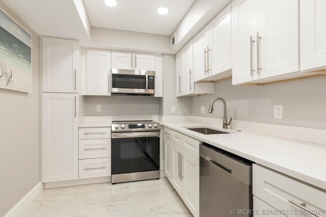 Building Photo - 3450 S Ocean Blvd