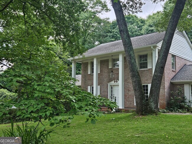 Building Photo - 615 Kings Rd