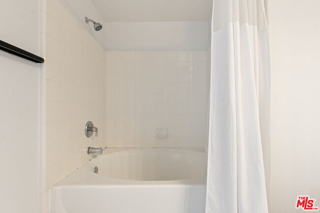 Building Photo - 629 Traction Ave