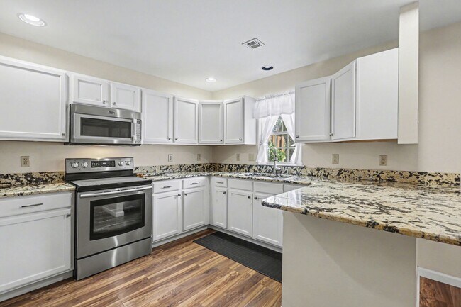 Building Photo - 3 bedroom 2.5 bathroom town-home for rent in Mechanicsburg