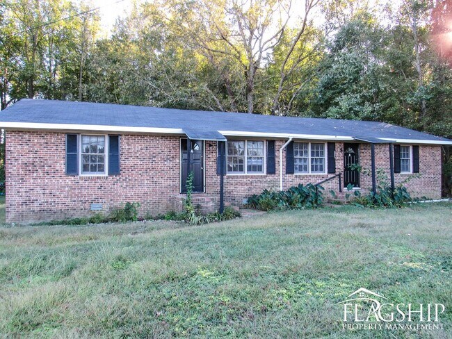 Building Photo - Duplex Between Greenville and Farmville