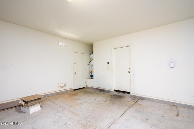 Building Photo - 44640 Yucca Ln