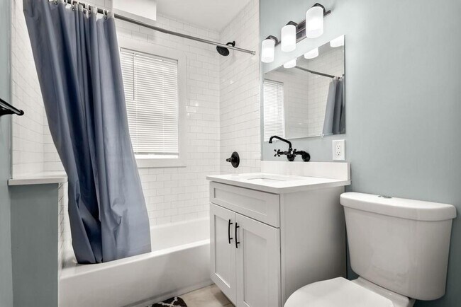 Building Photo - 389 Centre St