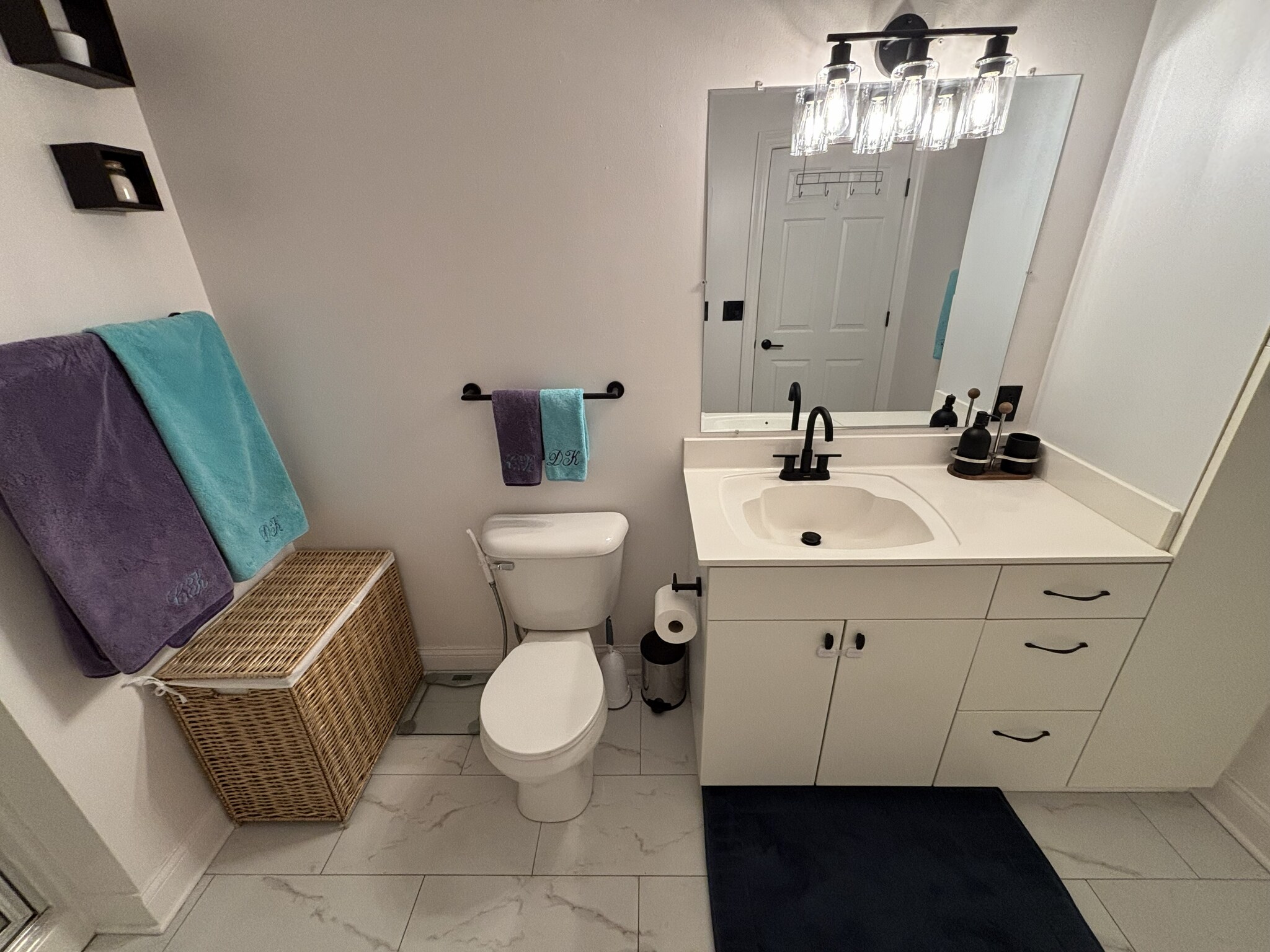 Building Photo - 1550 N Warren Ave