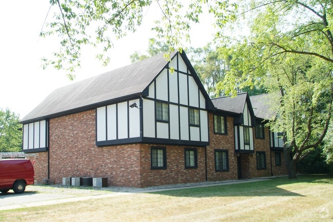 Building Photo - 2049 Duck Lake Rd N