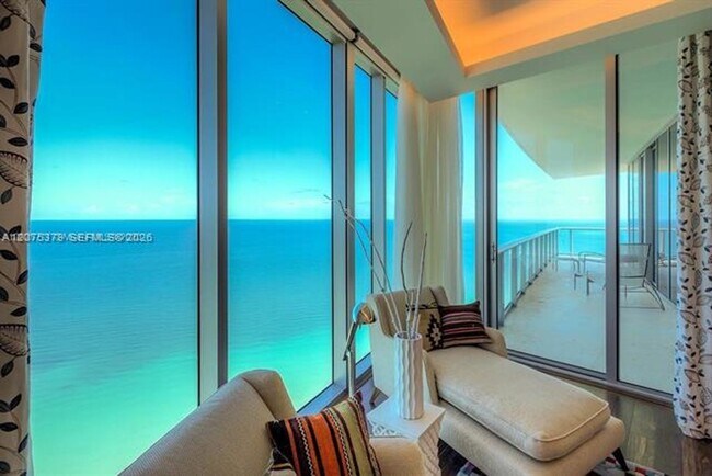 Building Photo - 17001 Collins Ave