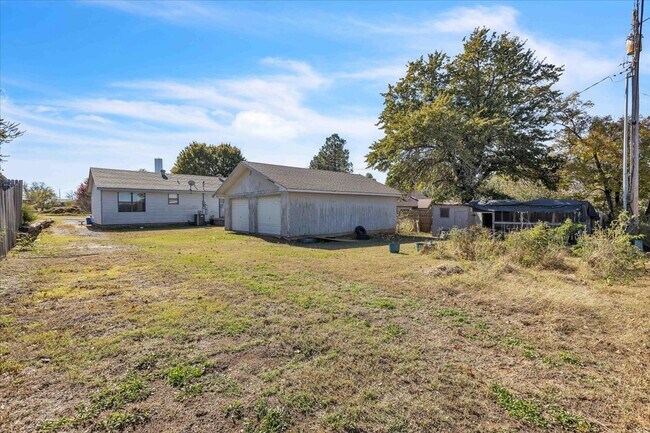 Building Photo - 8929 NE 52nd St