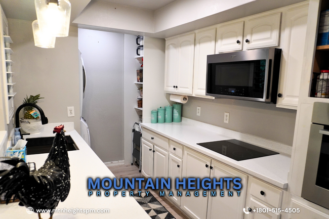 Building Photo - 6841 Countrywoods Cir