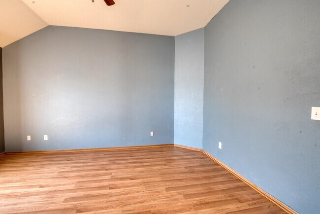 Building Photo - 1220 Eastridge Dr