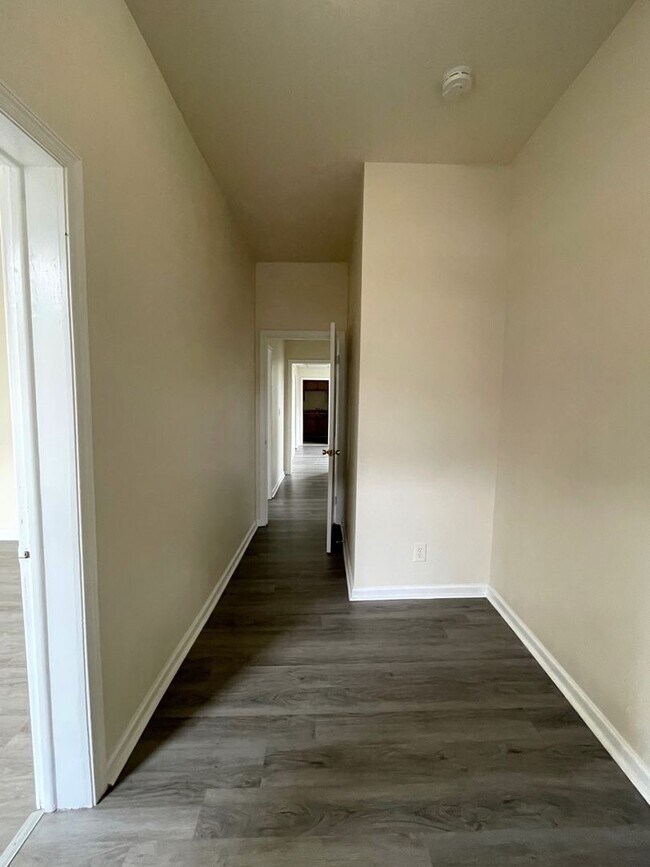 Building Photo - 334 Ann St