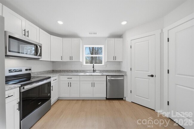 Building Photo - 403 15th Ave SW