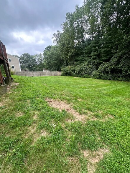Building Photo - 548 Linwood St