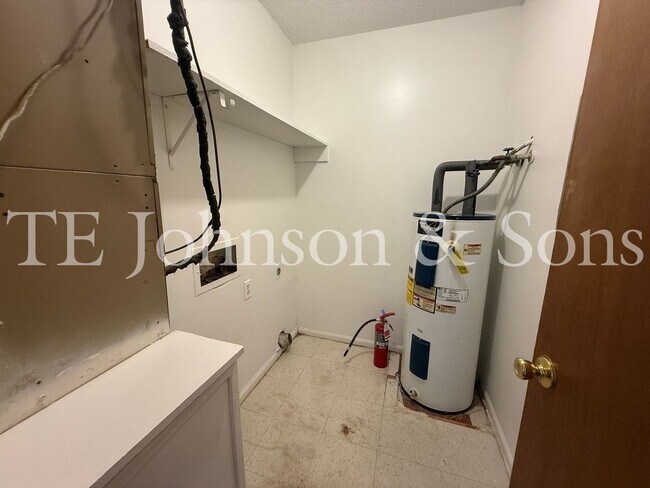 Building Photo - 2570 Green Oaks Ct SE
