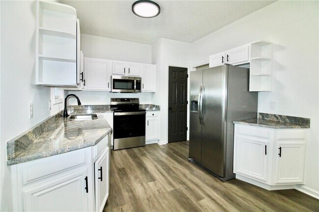 Building Photo - 2555 Flat Shoals Rd