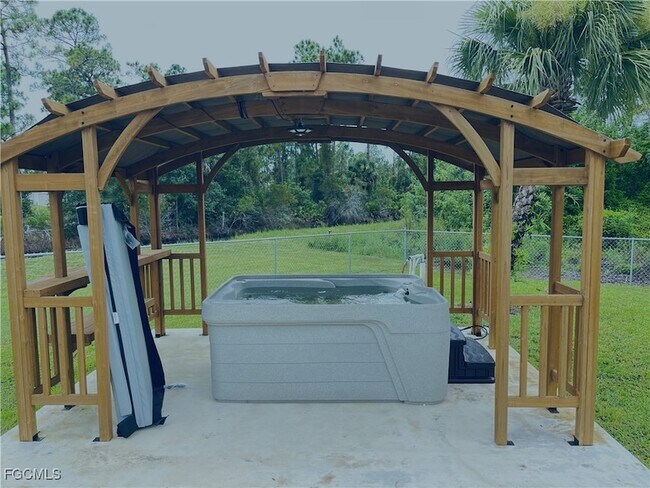 Building Photo - 940 Belmont St E