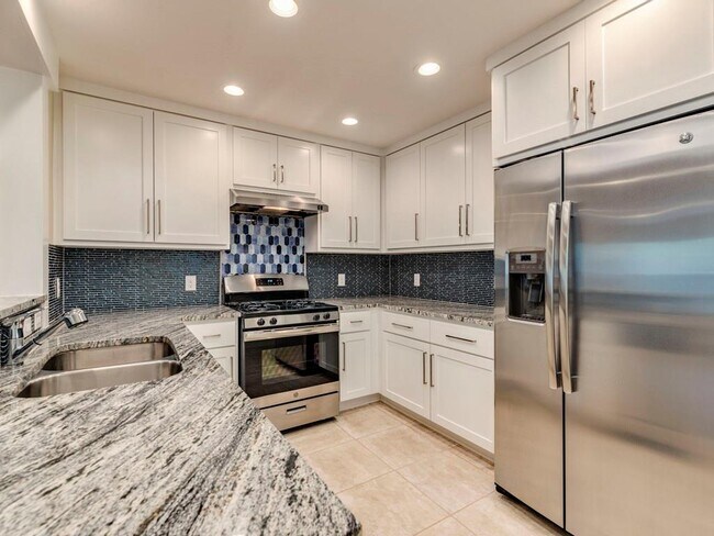 Building Photo - 4500 Mt Vernon Dr
