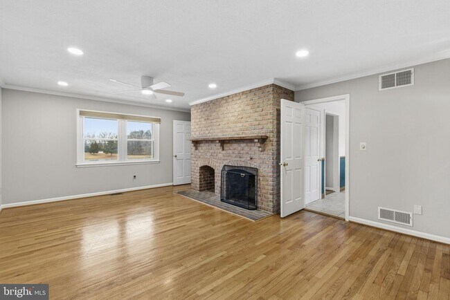 Building Photo - 2713 Wesleyan Dr