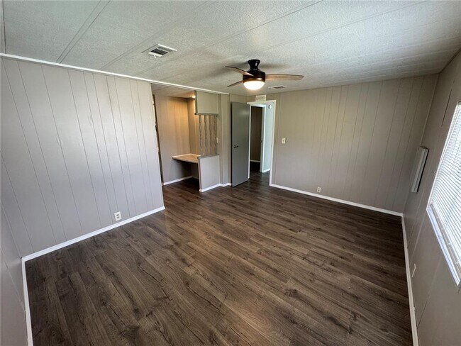 Building Photo - 8066 Highpoint Blvd