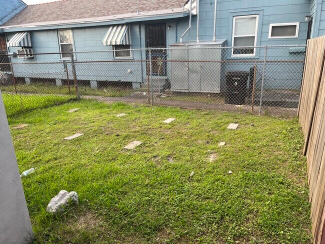 Building Photo - 2332 N Claiborne Ave