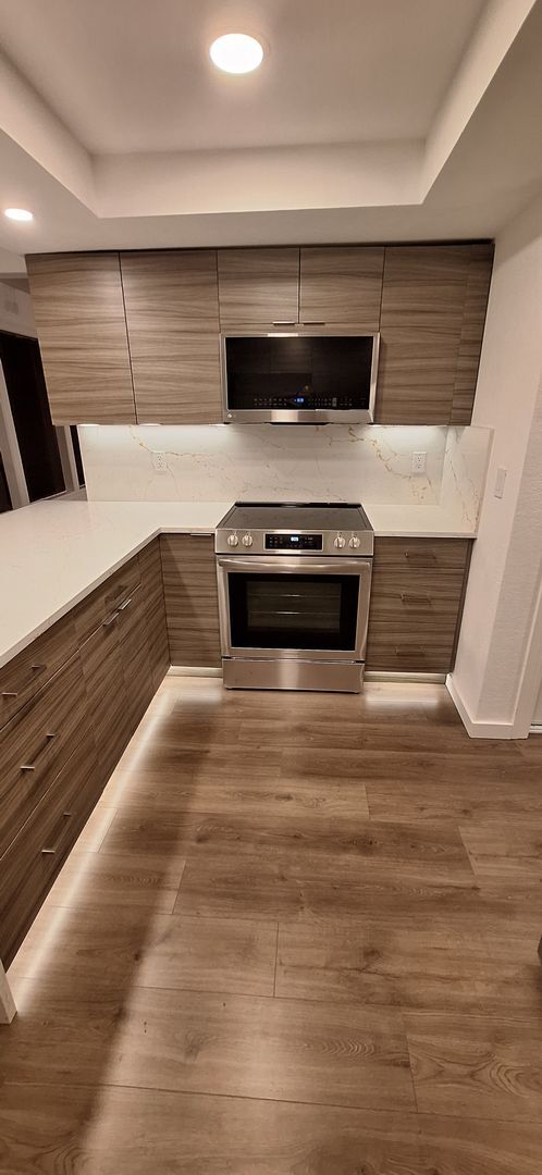 Building Photo - Luxurious 2-Bed, 2-Bath Condo with Spectacular Views and Designer Upgrades in Kirkland!!