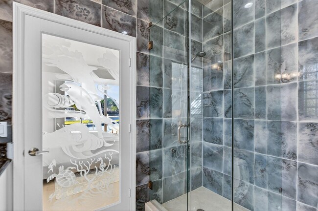 Building Photo - 513 S Riverside Dr